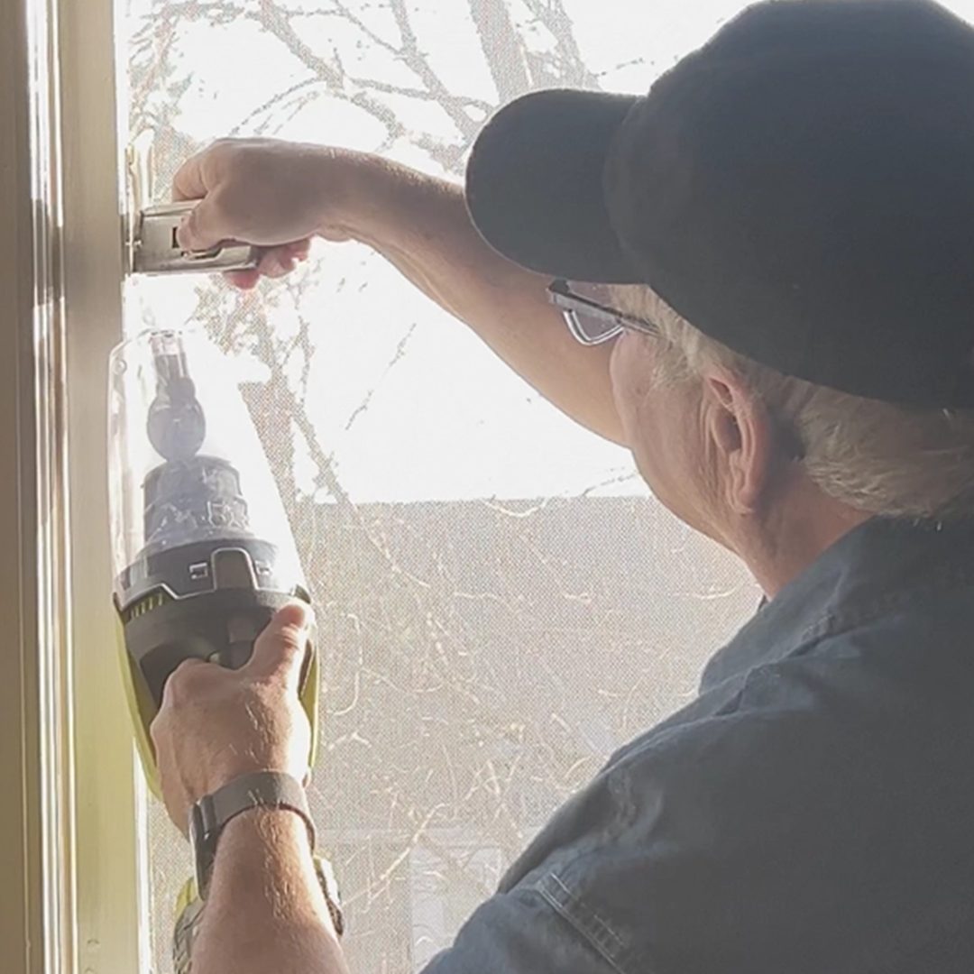 Scraping Paint with a Portable Vacum Scraping Paint off Windows